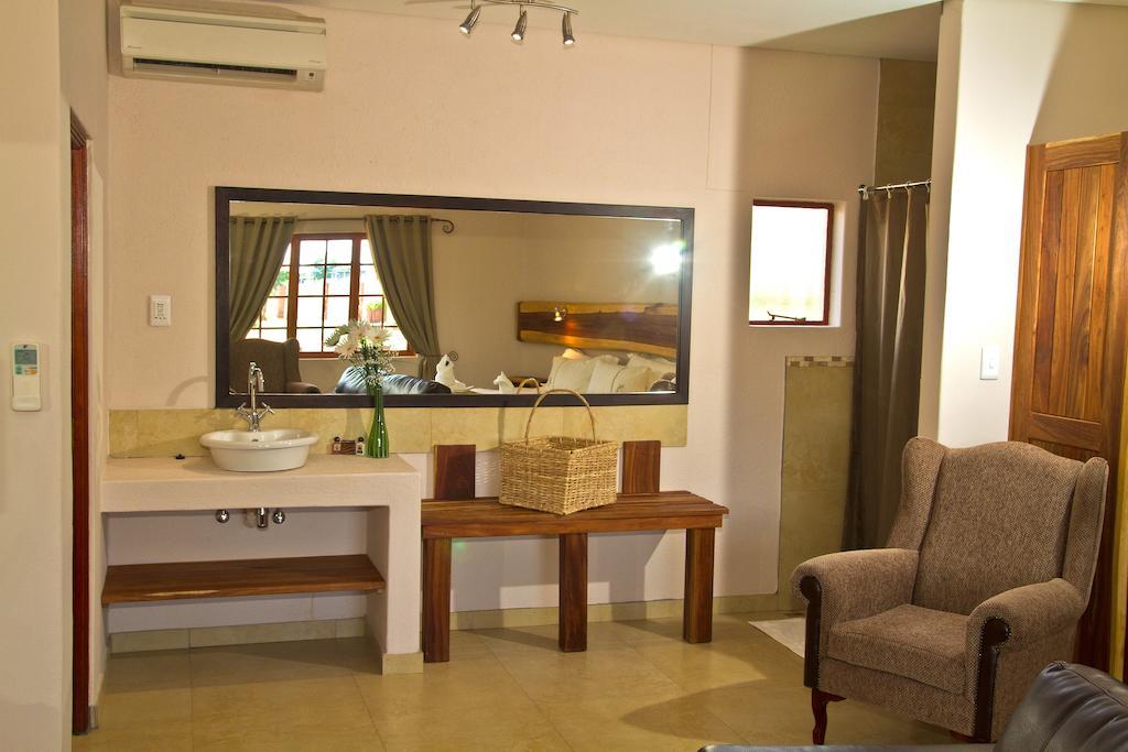 Cest Si Bon Hotel โอชิวารองโก ภายนอก รูปภาพ