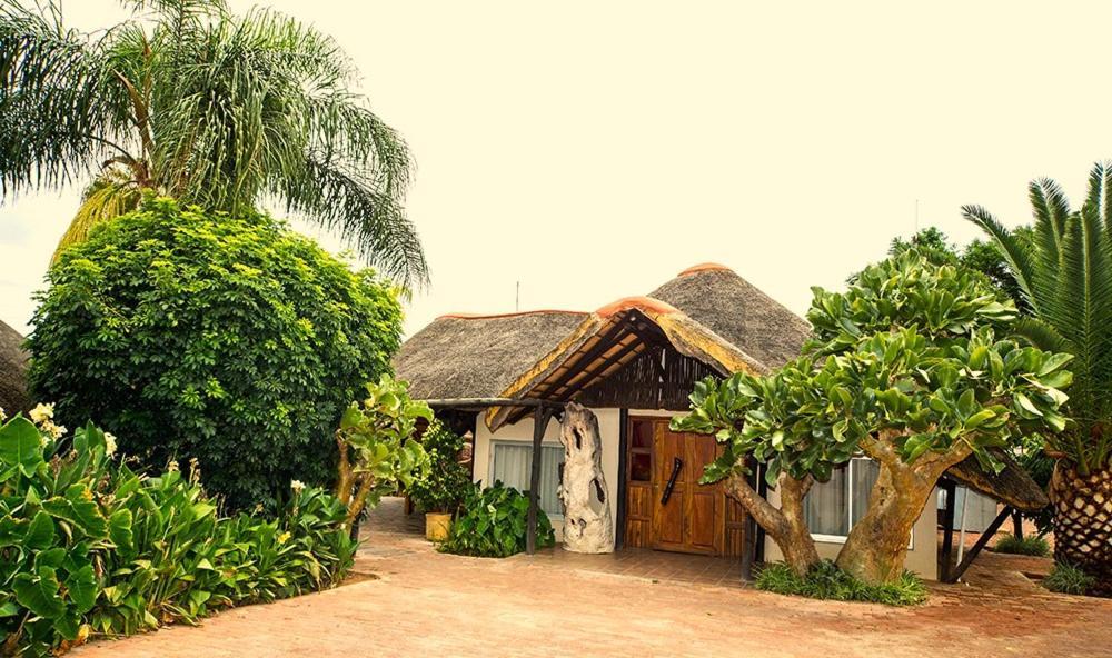 Cest Si Bon Hotel โอชิวารองโก ภายนอก รูปภาพ