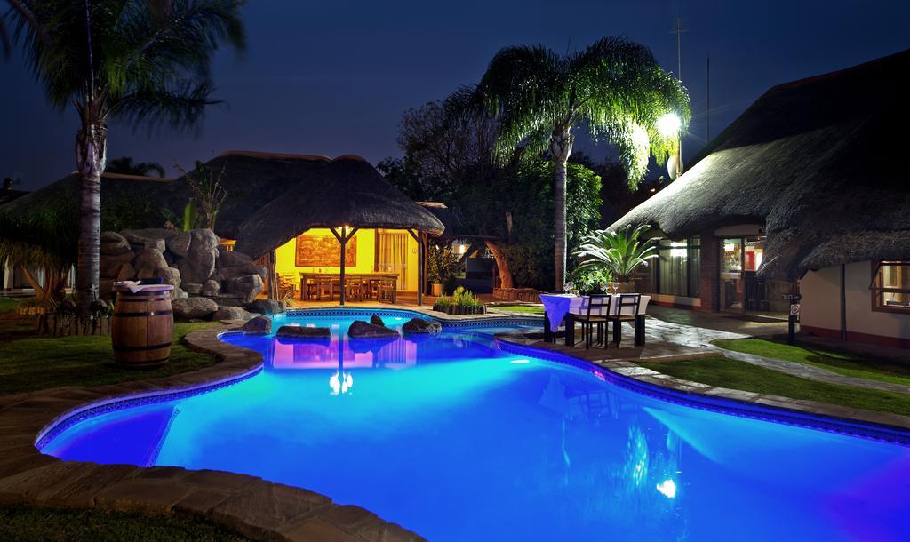 Cest Si Bon Hotel โอชิวารองโก ภายนอก รูปภาพ
