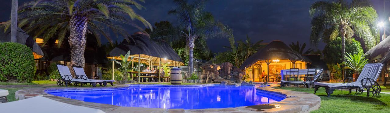 Cest Si Bon Hotel โอชิวารองโก ภายนอก รูปภาพ