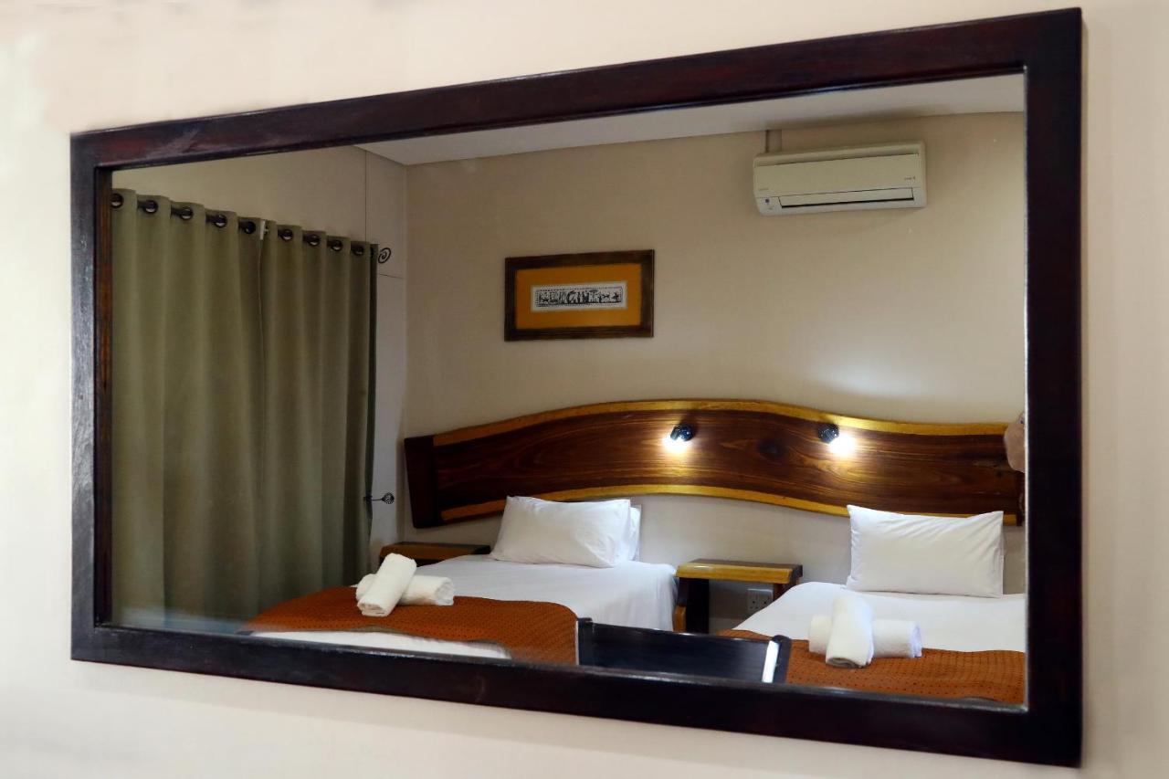 Cest Si Bon Hotel โอชิวารองโก ภายนอก รูปภาพ