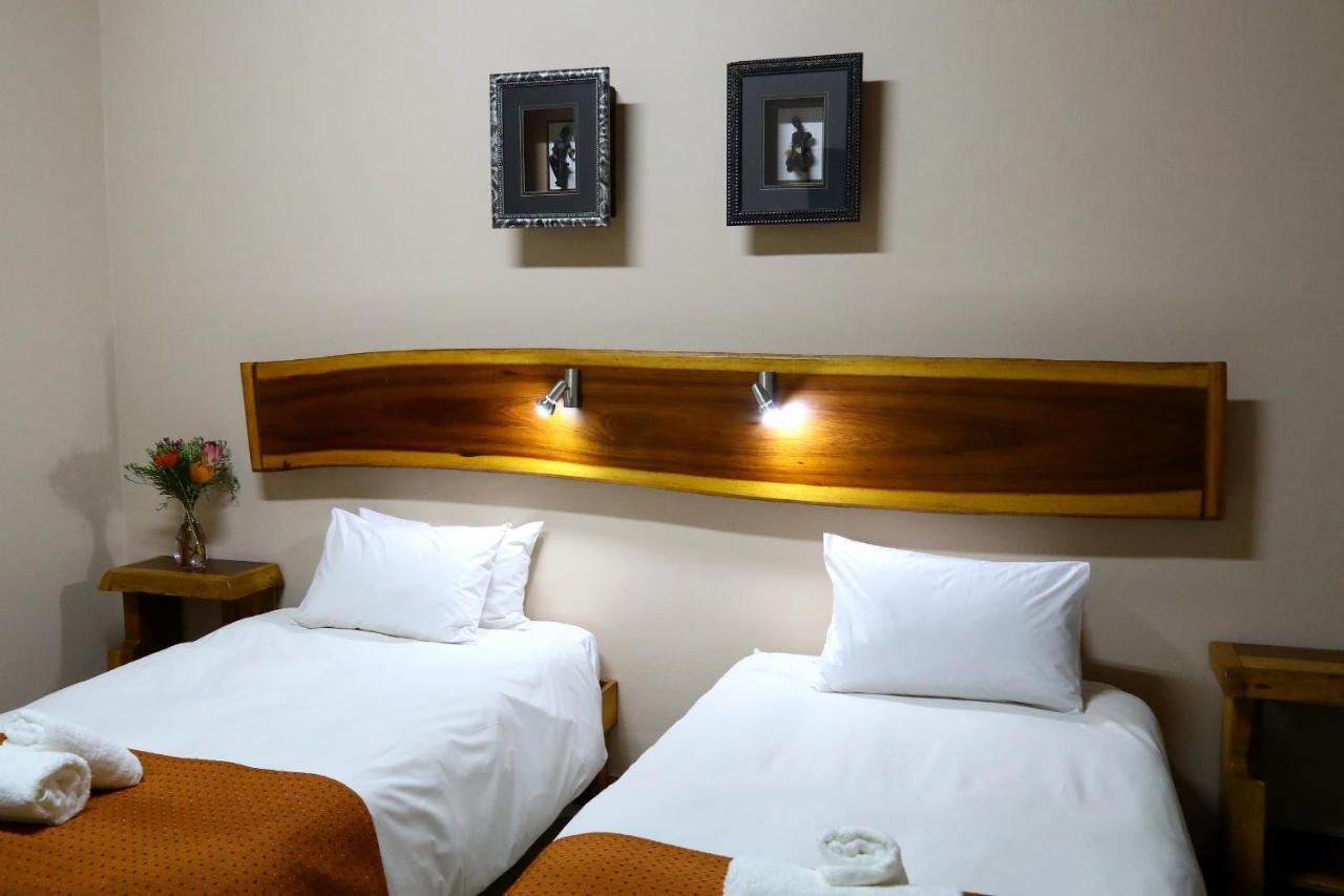 Cest Si Bon Hotel โอชิวารองโก ภายนอก รูปภาพ