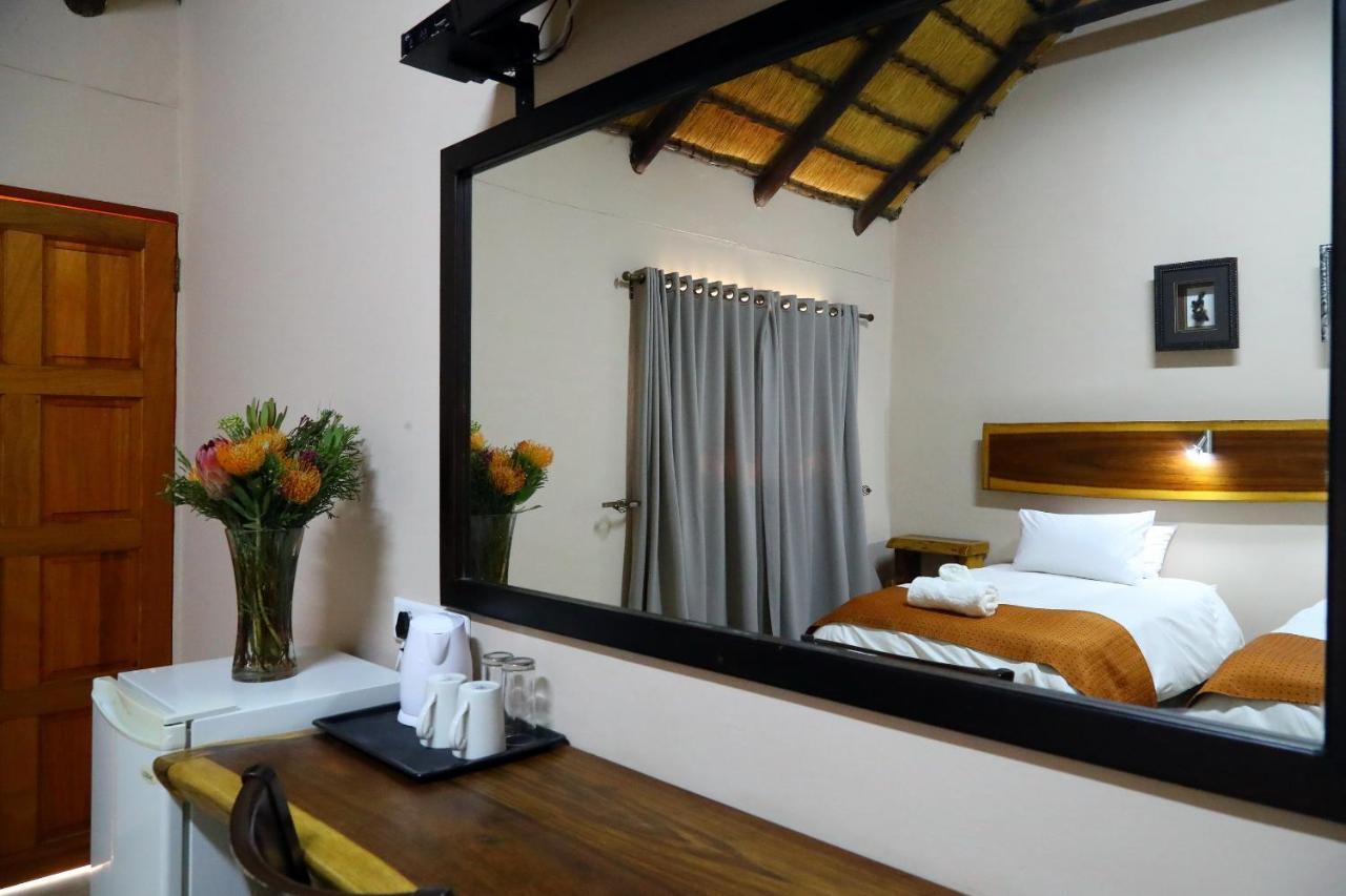 Cest Si Bon Hotel โอชิวารองโก ภายนอก รูปภาพ